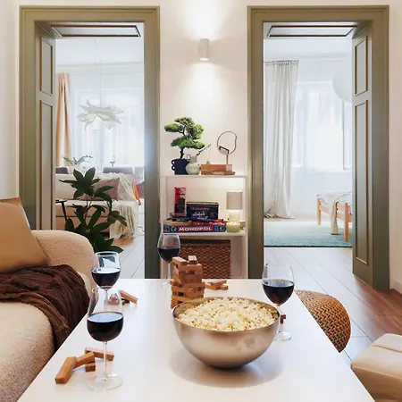 Aesthetic With Balcony 5min To Republic Square Belgrad