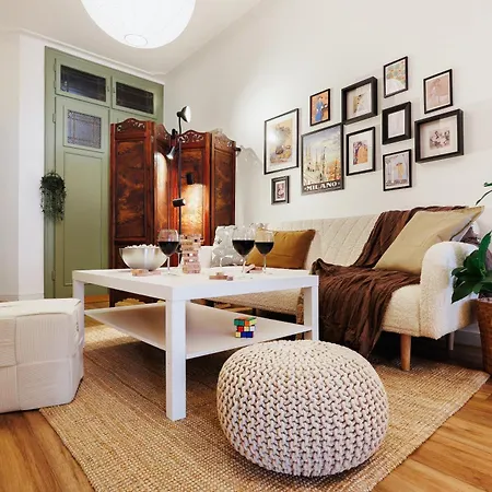 Aesthetic With Balcony 5min To Republic Square