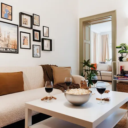 Aesthetic With Balcony 5min To Republic Square *