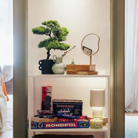 Aesthetic With Balcony 5min To Republic Square