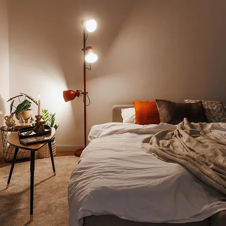 Aesthetic With Balcony 5min To Republic Square *