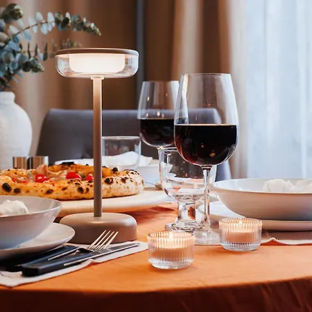 Aesthetic With Balcony 5min To Republic Square