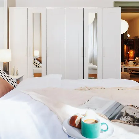 Aesthetic With Balcony 5min To Republic Square