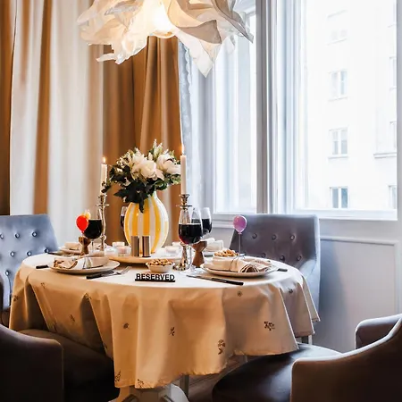 Aesthetic With Balcony 5min To Republic Square *