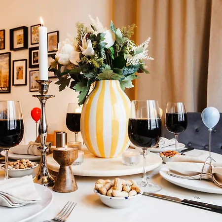 Aesthetic With Balcony 5min To Republic Square *