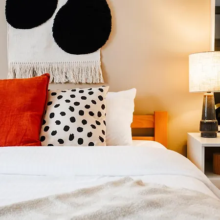 Aesthetic With Balcony 5min To Republic Square アパート