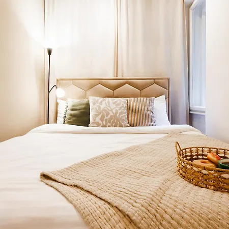 Aesthetic With Balcony 5min To Republic Square ベオグラード